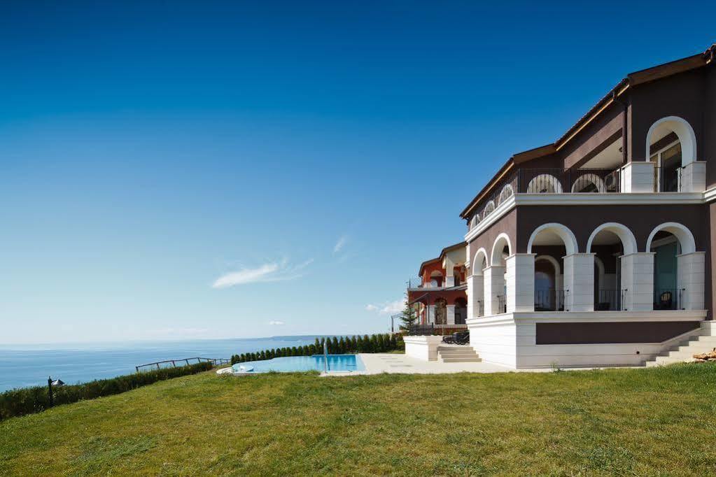 Lighthouse Apartments And Villas Baltsjik Eksteriør bilde