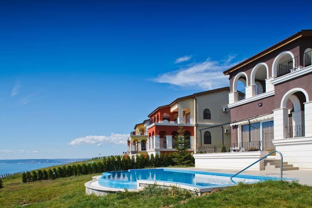 Lighthouse Apartments And Villas Baltsjik Eksteriør bilde